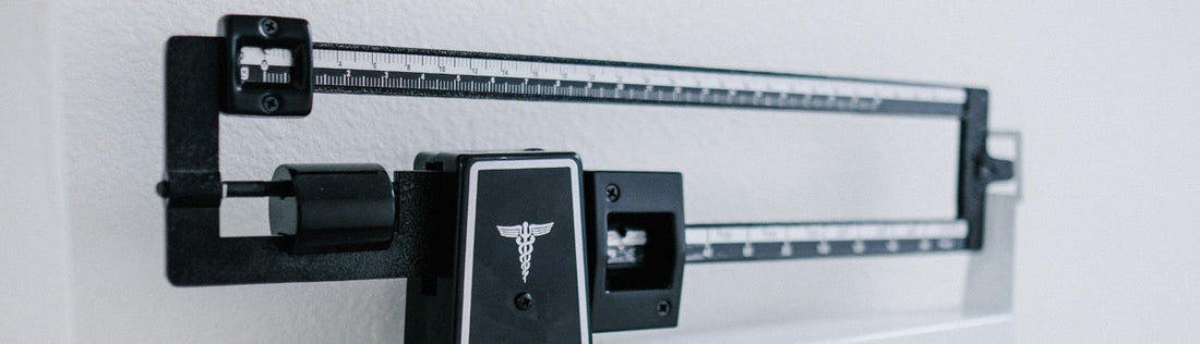 Medical weighing scale with a sliding balance beam